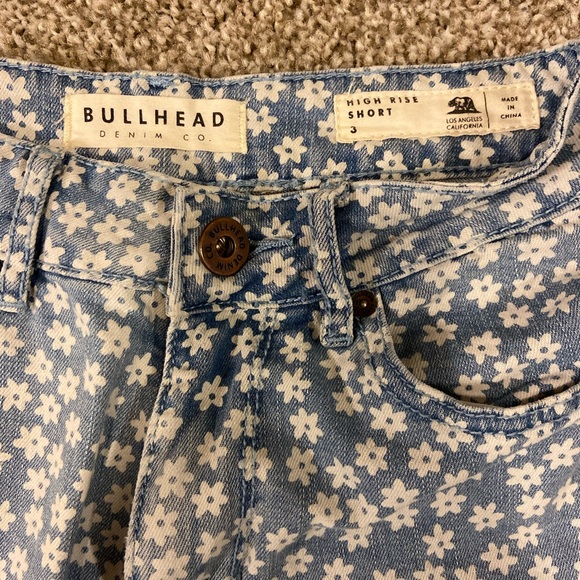 Shorts - Picture 1 of 3